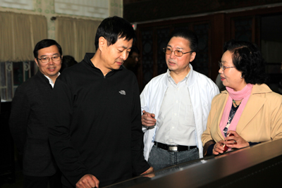 王家新,濮存昕及谭孝曾,阎桂祥夫妇参观恭王府