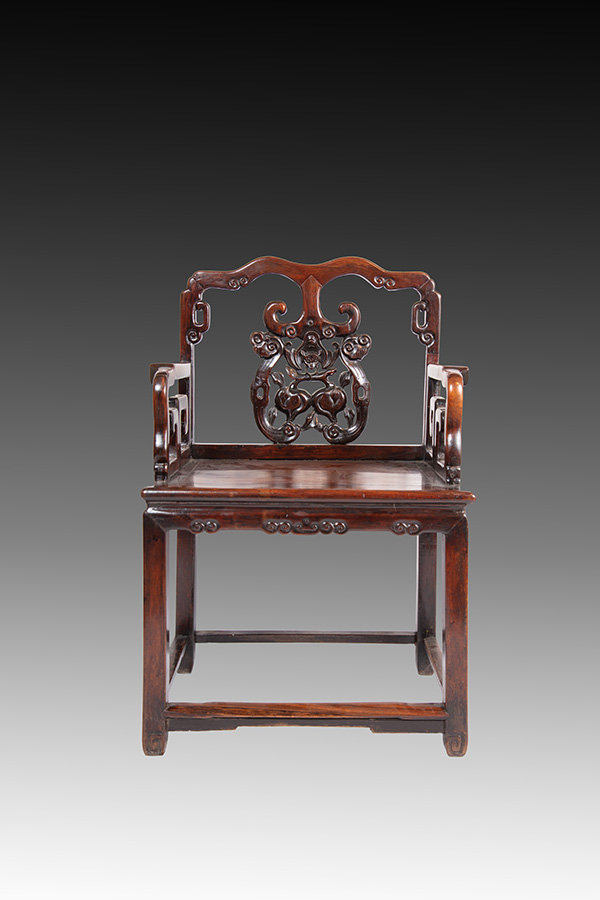 酸枝木寿桃蝙蝠纹扶手椅
